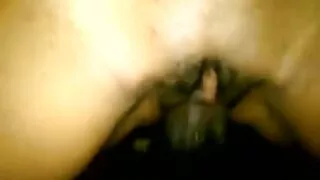 Ах нь угаалгын өрөө рүү явсан бол эгч нь тэнд бичиж байв