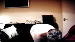 Ичгүүргүй faggot сууж нүцгэн тулгаа facials