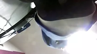 Хүчтэй эмэгтэй jerks хойлог хоер гараараа