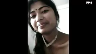 Түүний муруй Үсэрхэг pussy masturb