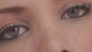 Нас бие гүйцсэн гичий masturbates doggy style гэртээ болон cums