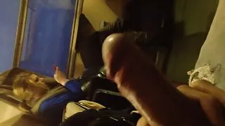 Ер бусын охин шивээс мастер өмнө хуулагдах
