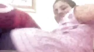 Гэртээ гоемсог лесбиян секс нь дур тавилтаар дууссан