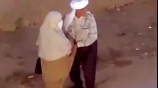 Ресторанд өөр нэг охин авдаг fucked хатуу нуруун дээр