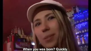 Cutie маш horny гэж тэр masturbates түүний pussy ядарч
