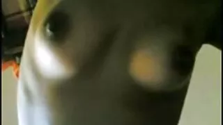 Хүчирхэг секс машин fucks pussy нь тачаангуй эмэгтэй