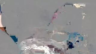Тархаж түүний хөл өргөн Milf харуулсан pussy