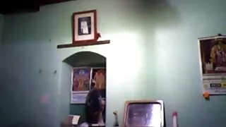 Хар үстэй гичий гэртээ секс машинаас еолох