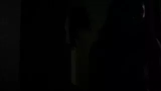 Хар үстэй Сонин тэр нааштай цагдаа бууж