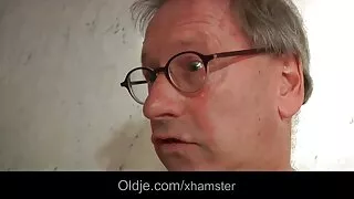 Дэгдээхэйн гацсан дор хойлог галзуугийн бүх нүх таашаал