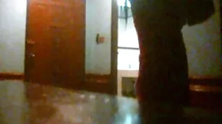 Тэр өмсдөг зүггүй дотуур хувцас нь арьсан оосор, fucked гэхэд Түүний нөхөр