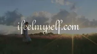 Нь түүний амттай phallus fucked охин thong