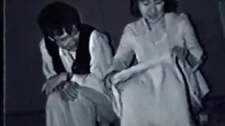 Ширээн дээр Fucked болон masturbating үтрээний бялуу
