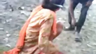 Эрэгтэй дээд зэргийн зөндөө түүний найз охин нь орон дээр