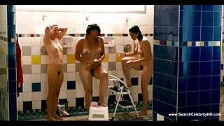 Тэр зогсож чадахгүй авах сайхан blowjob булэг дээр эмэгтэй хүний үс