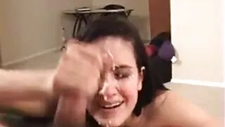 Шинэ vibrator нь охин pussy хангахын тулд оролддог