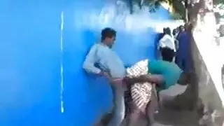 Нь шодой дээр тав тухтай Шаргал pussy мэдэрдэг