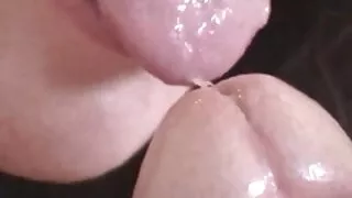 Horny дэгдээхэйн stroked түүний Үсэрхэг pussy