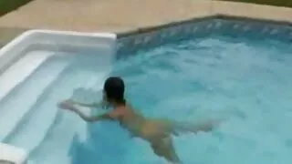 Бүтээлийн эмэгтэй нөхөр Хөл шүтээний өгсөн