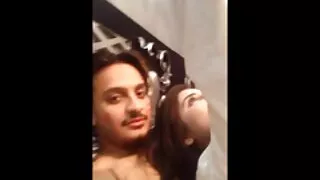 Далайн эрэг дээрх хувцас солих өрөөнд нүцгэн охид