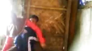 Туршлагатай macho, шаргал fucked буйдан дээр
